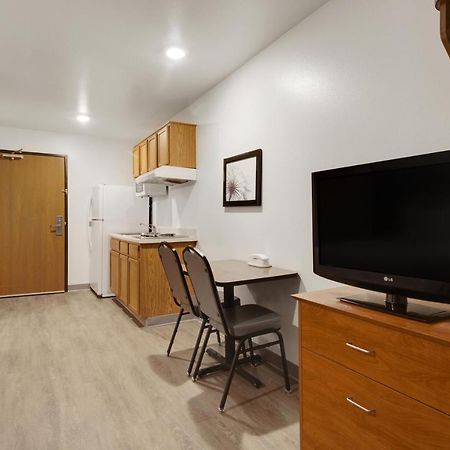 Woodspring Suites Houston Westchase Exterior photo